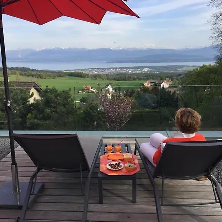 Lake View With Swimmingpool Vila